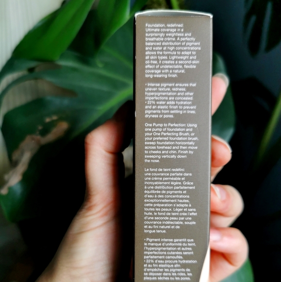 SOLD BECCA Ultimate Coverage 24hr Foundation - Picture 2 of 4